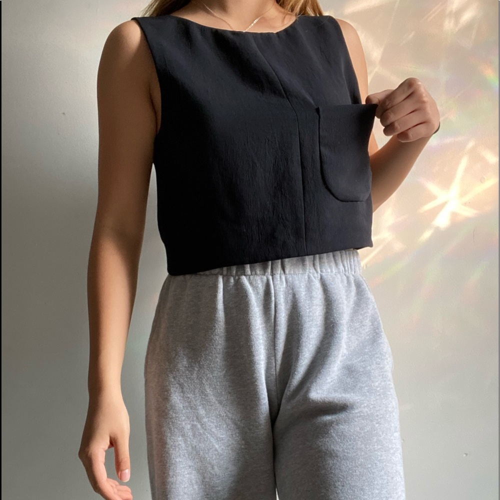 Wilfred Black Cropped Sleeveless Pocket Top